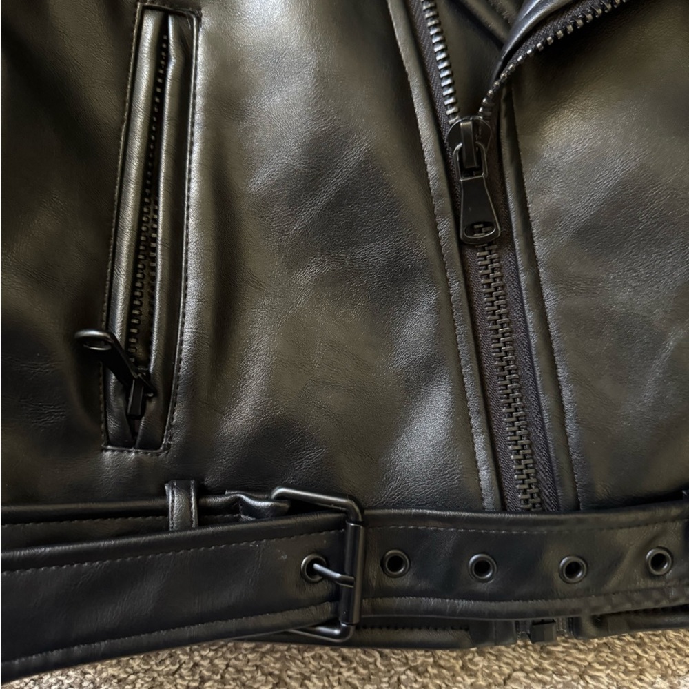 Lioness Staten Island Jacket in black - Picture 3 of 6